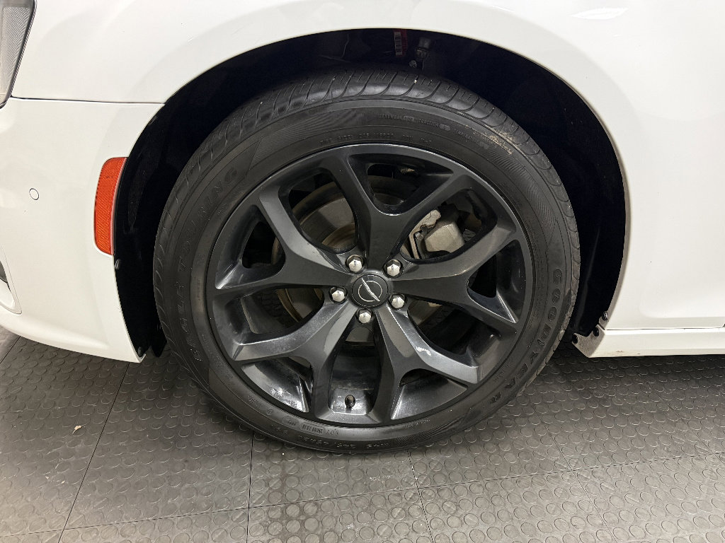 Used 2021 Chrysler 300 Touring L RWD image 10