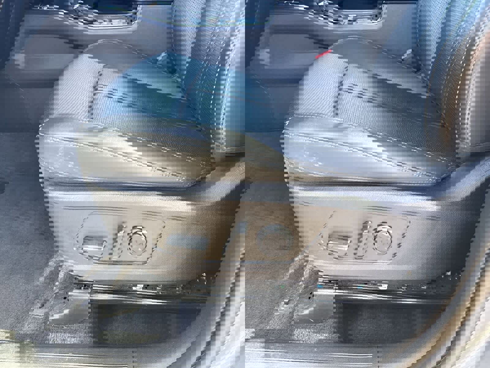 Used 2024 Kia Sorento S image 18