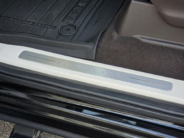 Used 2023 Lincoln Navigator Black Label AWD/4WD image 16