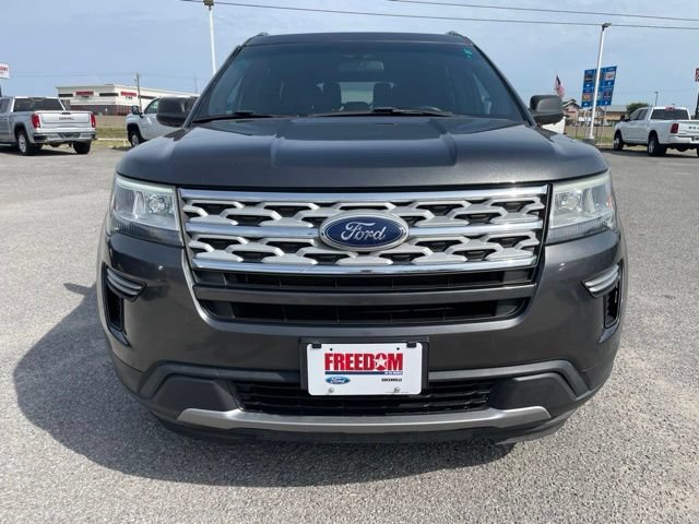 Used 2018 Ford Explorer XLT FWD image 2