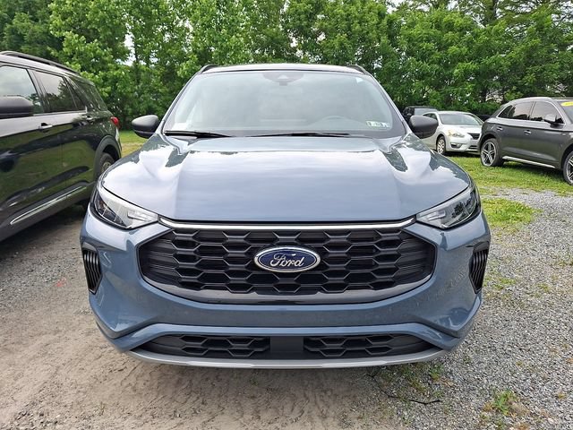 Used 2023 Ford Escape ST-Line w/ Tech Pack #1 AWD/4WD image 2
