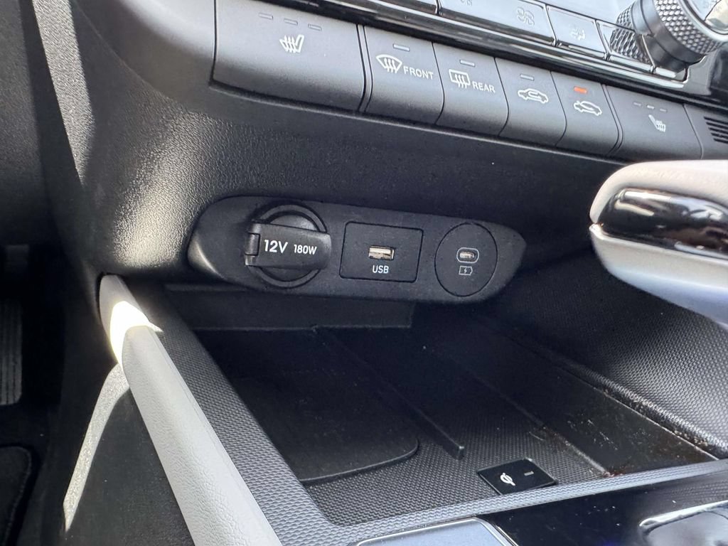 Certified 2025 Hyundai Elantra Limited FWD image 24