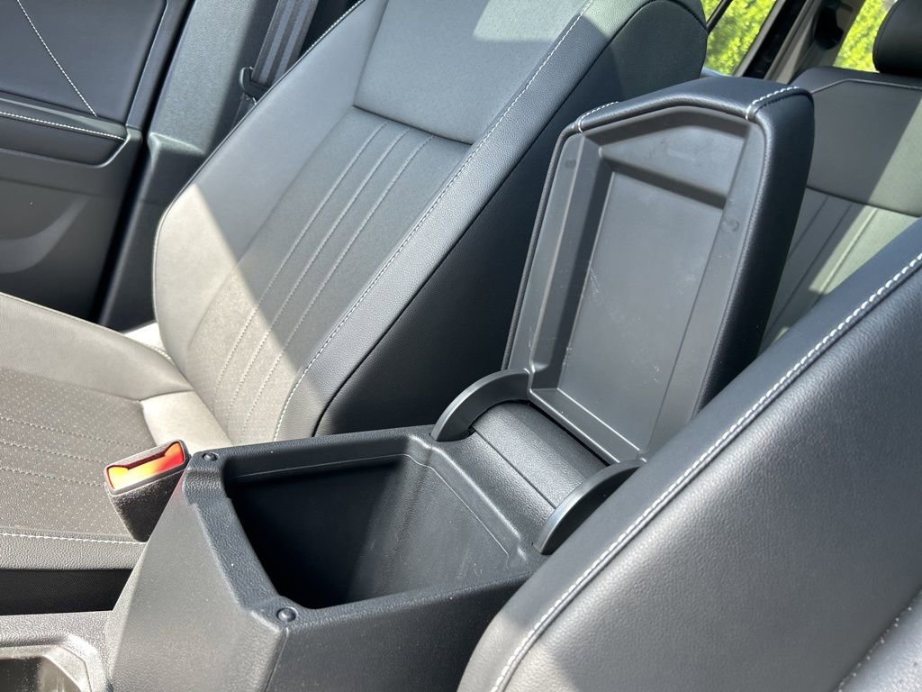 Certified 2024 Volkswagen Tiguan SE R-Line image 33