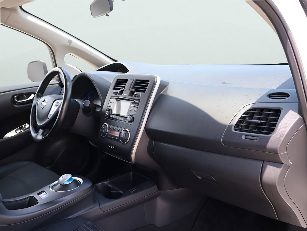 Used 2015 Nissan Leaf S FWD image 11