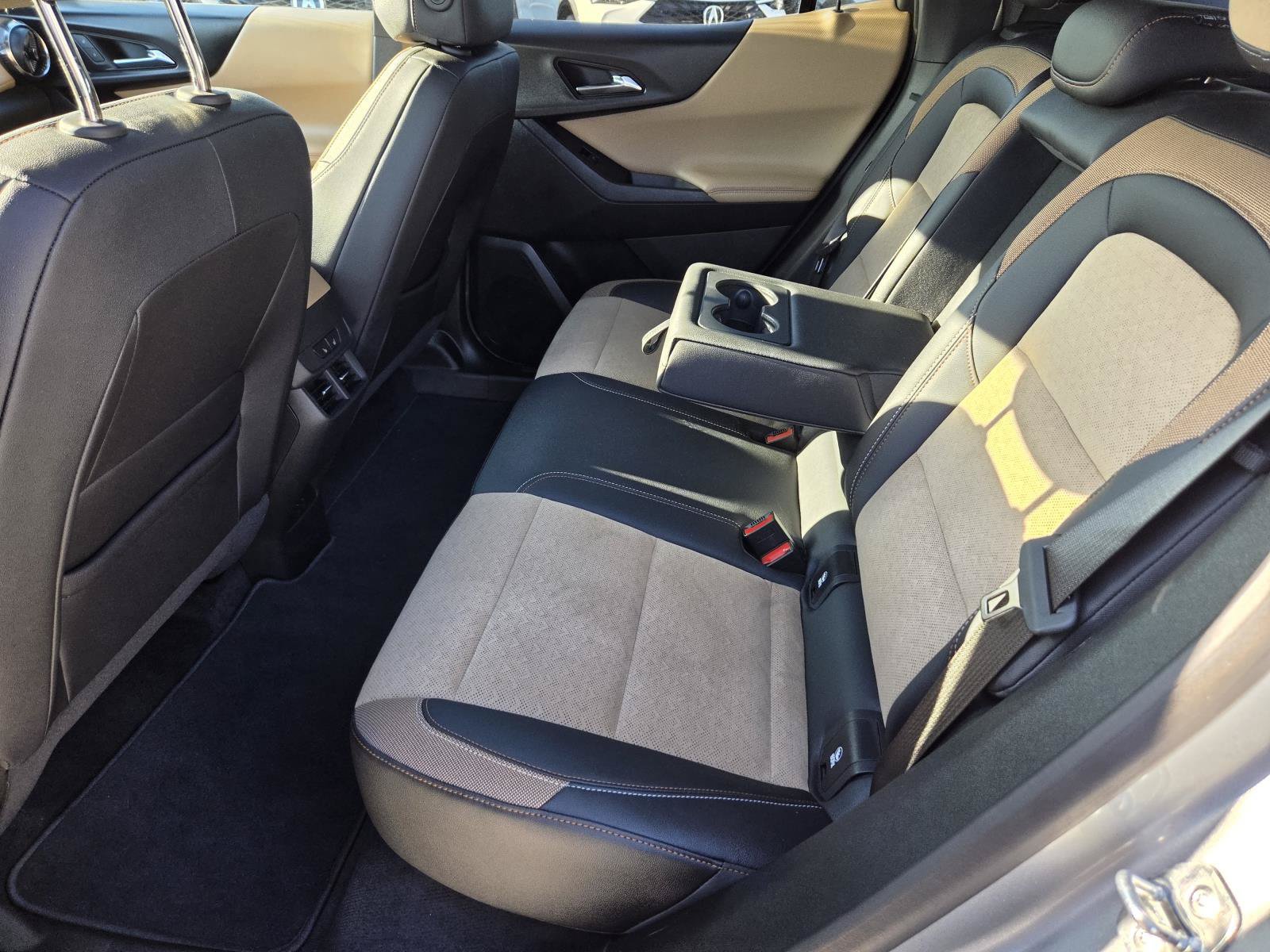 Used 2025 Chevrolet Equinox ACTIV w/ Safety and Technology Package AWD/4WD image 12