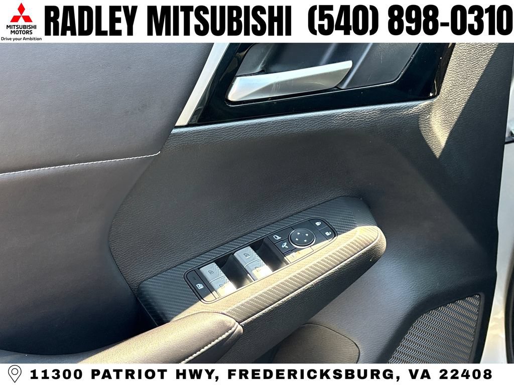 Used 2023 Mitsubishi Outlander SE FWD image 5