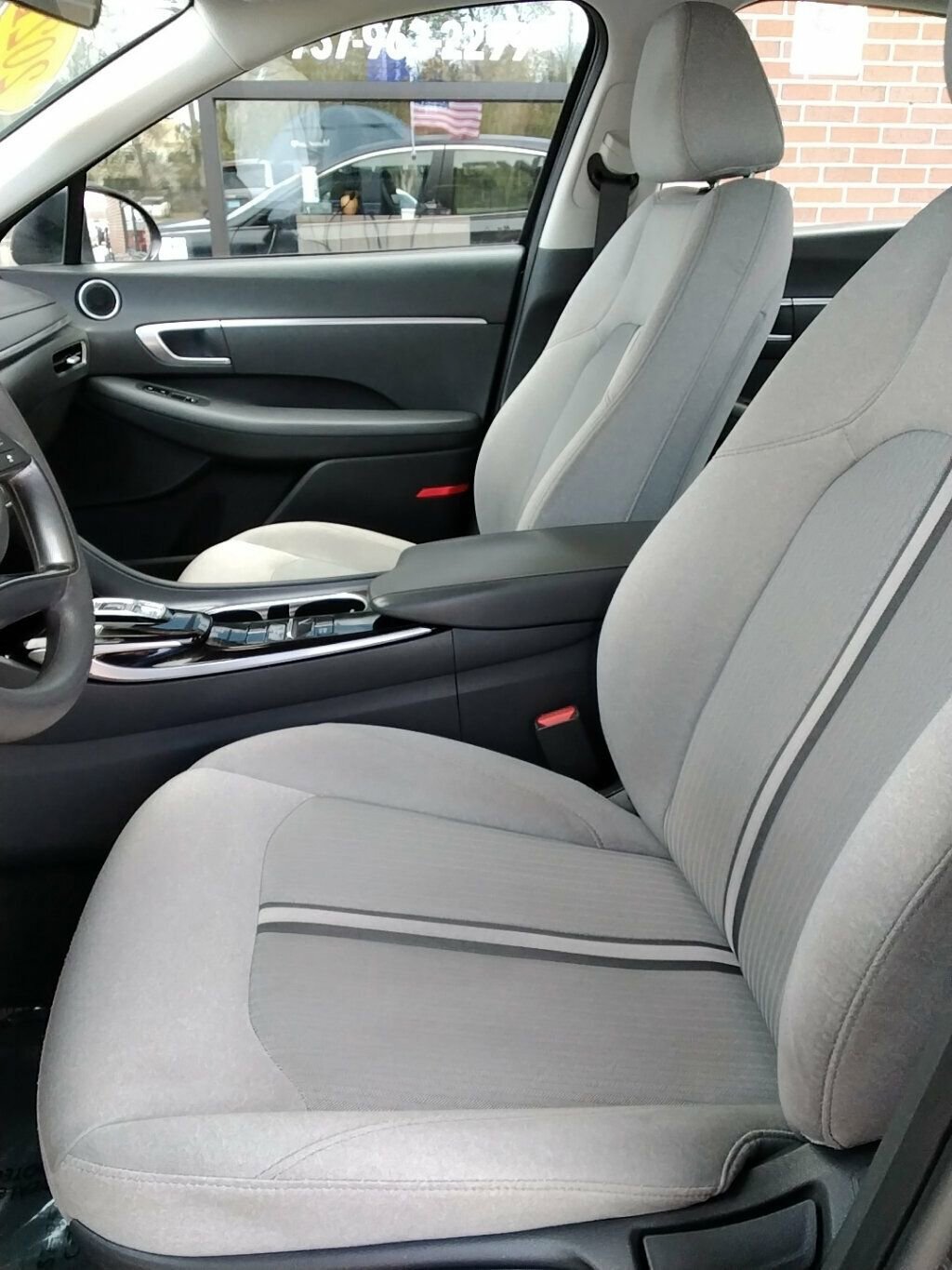 Used 2021 Hyundai Sonata SE w/ Preferred Accessory Package image 7