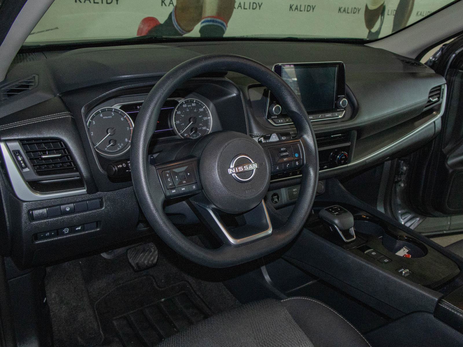 Used 2024 Nissan Rogue SV FWD image 5
