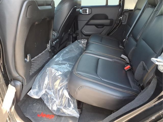 Used 2025 Jeep Wrangler Unlimited Sahara AWD/4WD image 16