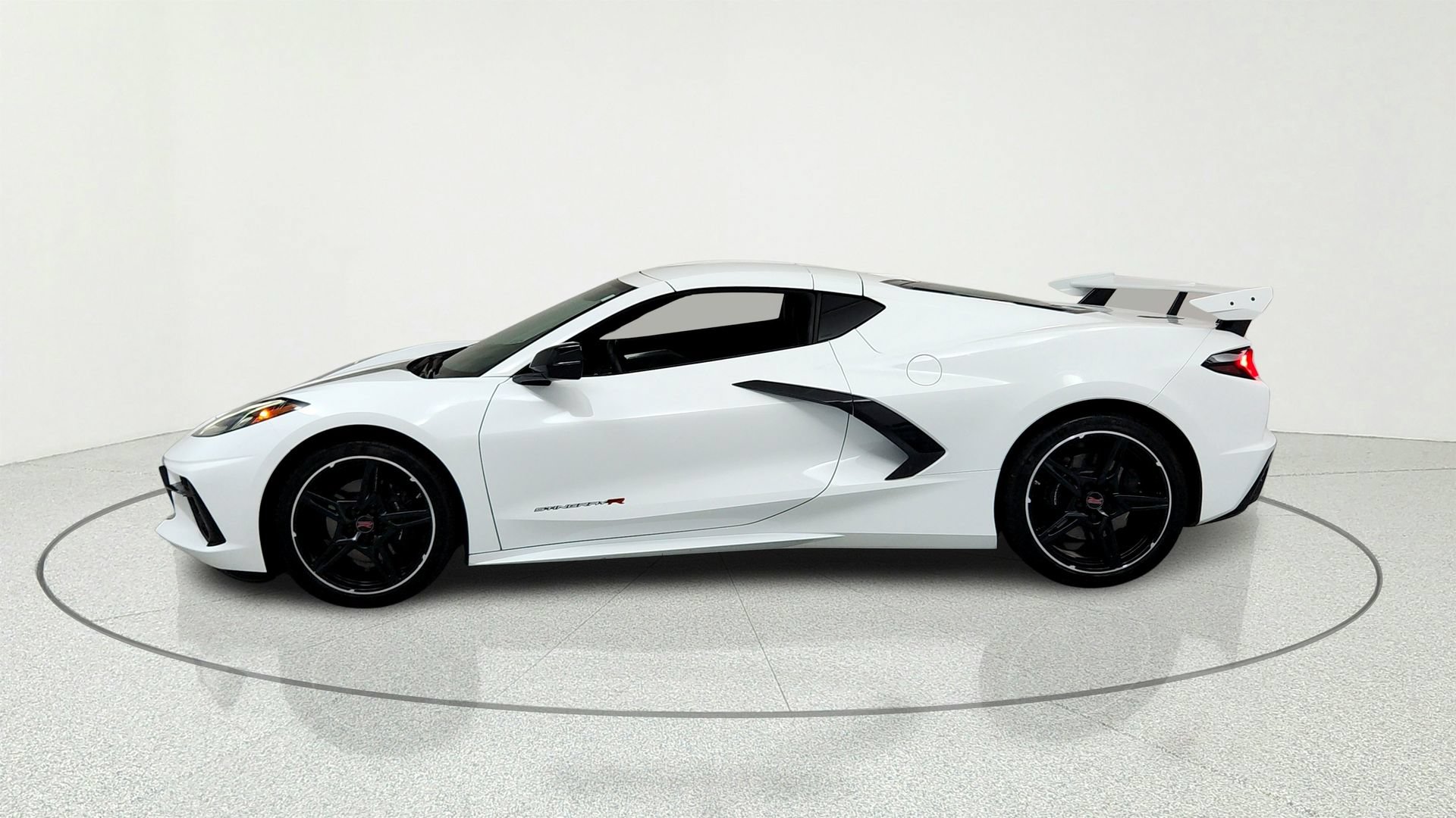 Certified 2024 Chevrolet Corvette Stingray Preferred Cpe RWD image 2