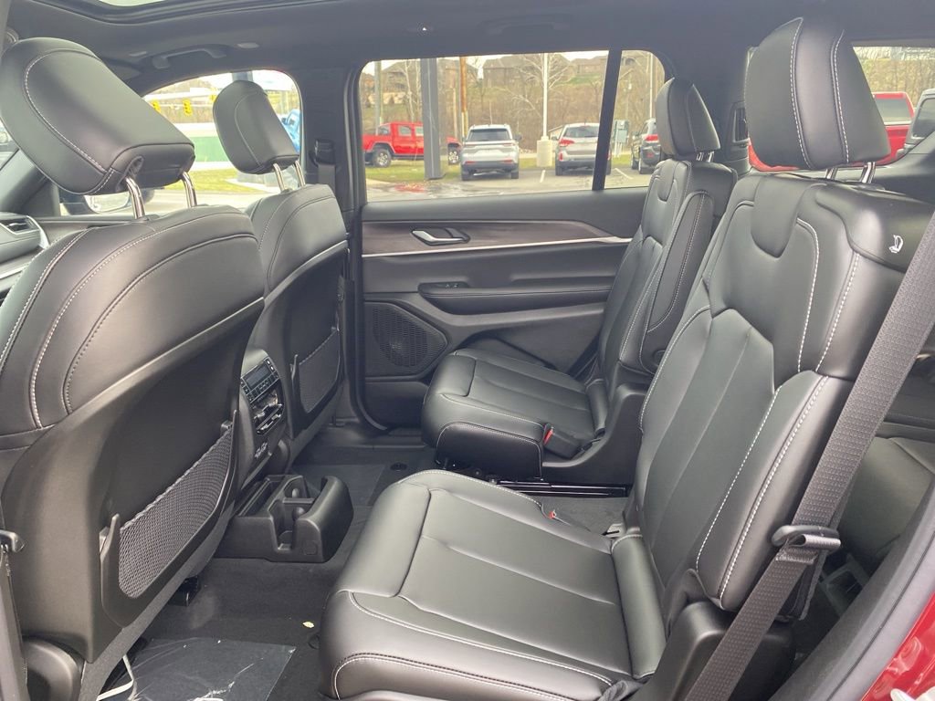 New 2025 Jeep Grand Cherokee L Limited w/ Black Appearance Package image 22