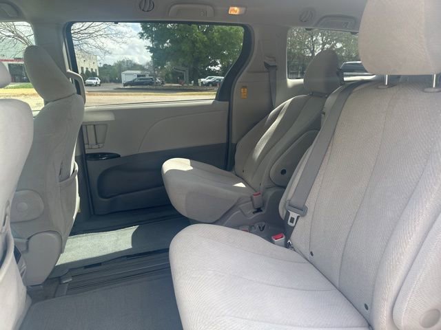 Used 2014 Toyota Sienna LE image 17