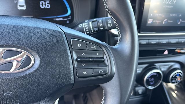 Used 2025 Hyundai Venue SEL FWD image 24