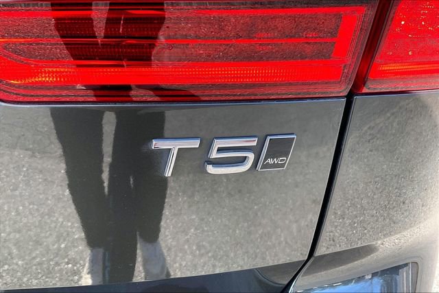 Used 2018 Volvo XC60 T5 Momentum w/ Convenience Package image 22