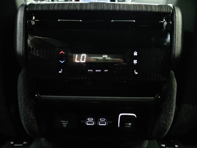 Used 2022 Jeep Wagoneer Series III w/ Flexible Seating Group AWD/4WD image 18