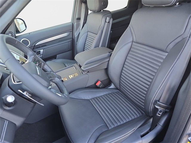 New 2026 Land Rover Discovery Limited Edition image 11
