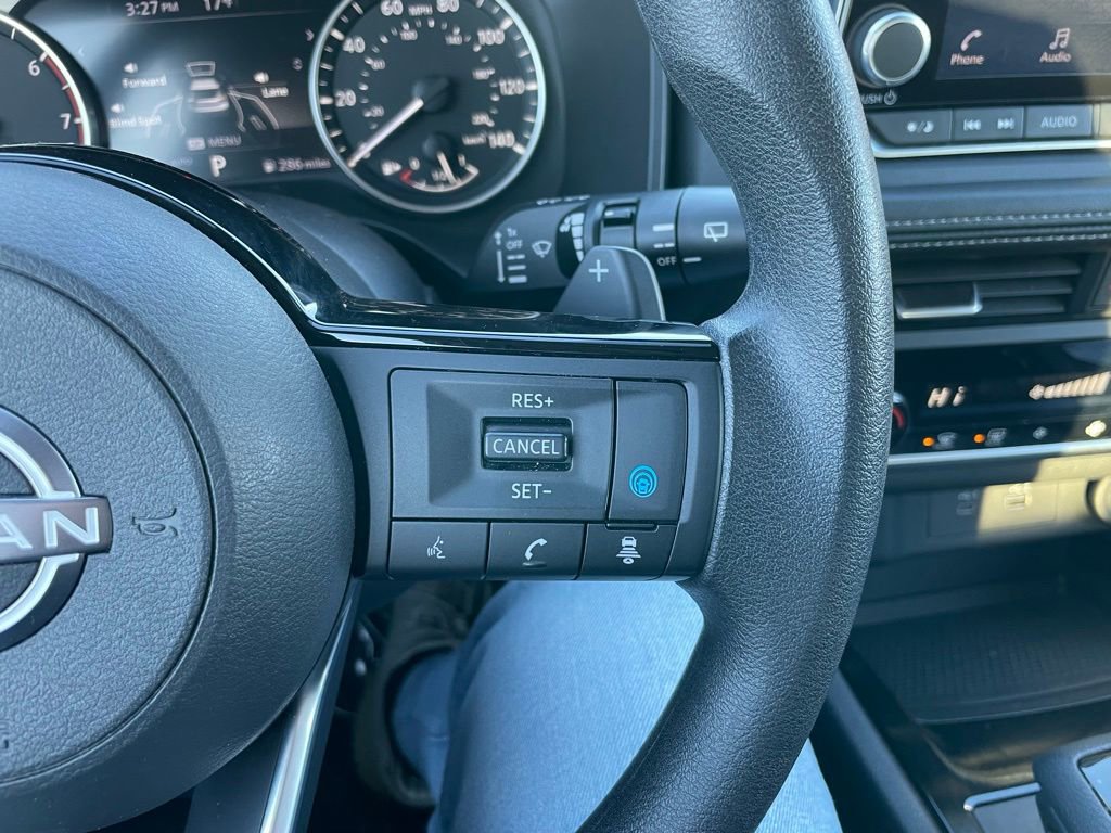 Used 2023 Nissan Rogue SV image 23