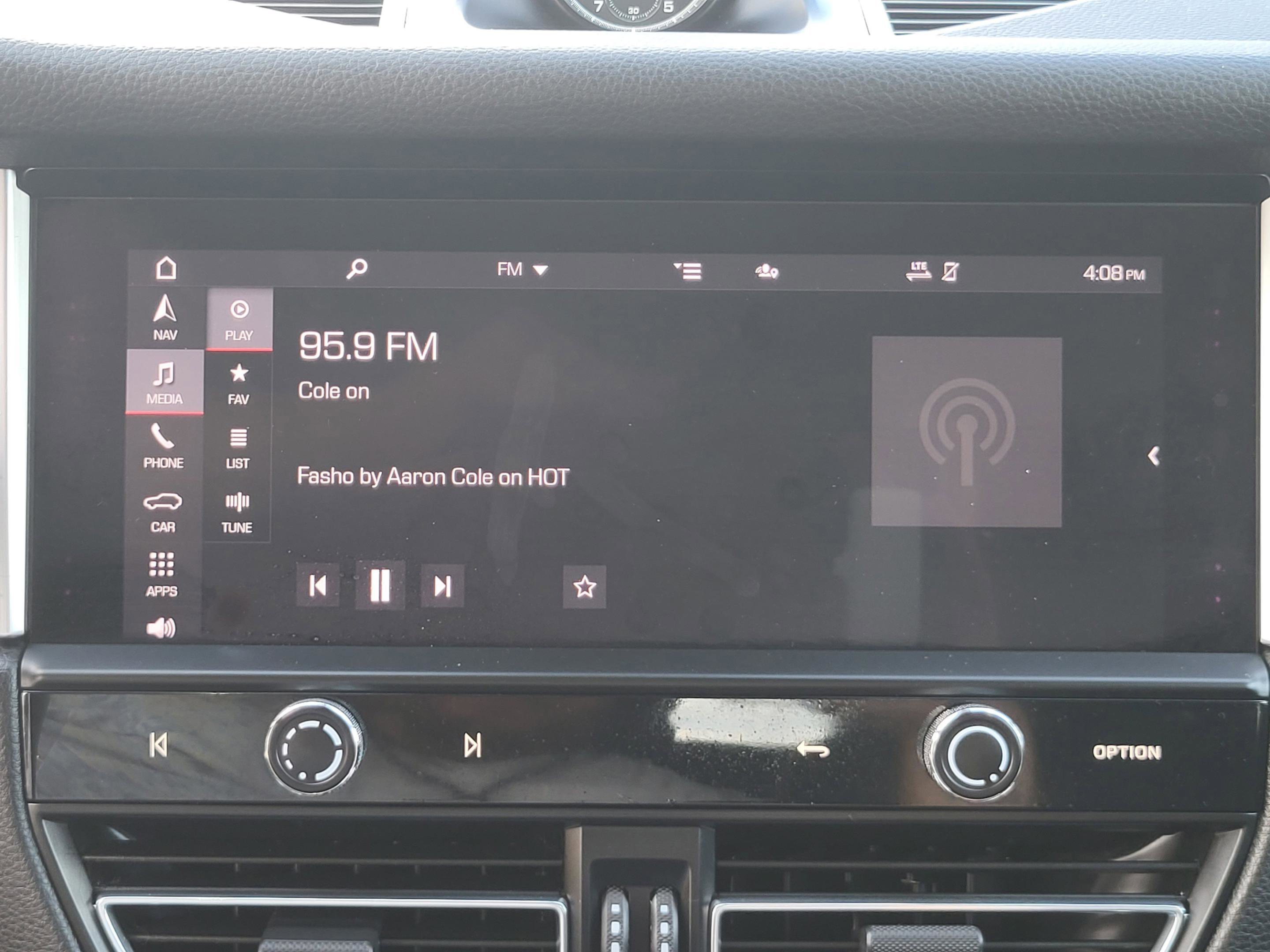 Used 2023 Porsche Macan AWD/4WD image 45