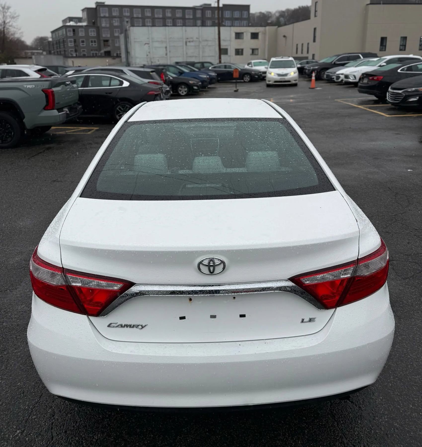 Used 2016 Toyota Camry LE FWD image 12