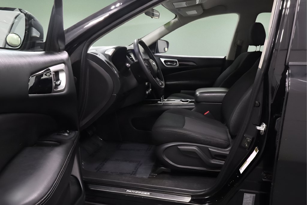Used 2020 Nissan Pathfinder S AWD/4WD image 11