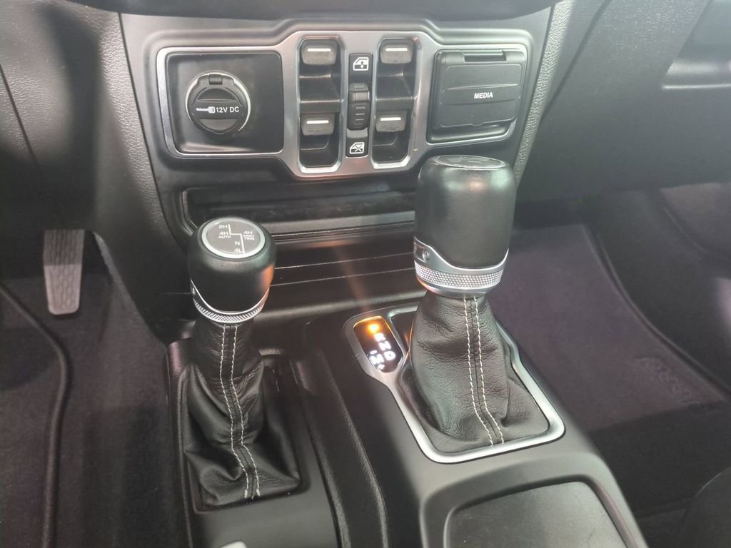 Used 2022 Jeep Wrangler Unlimited Sahara image 21