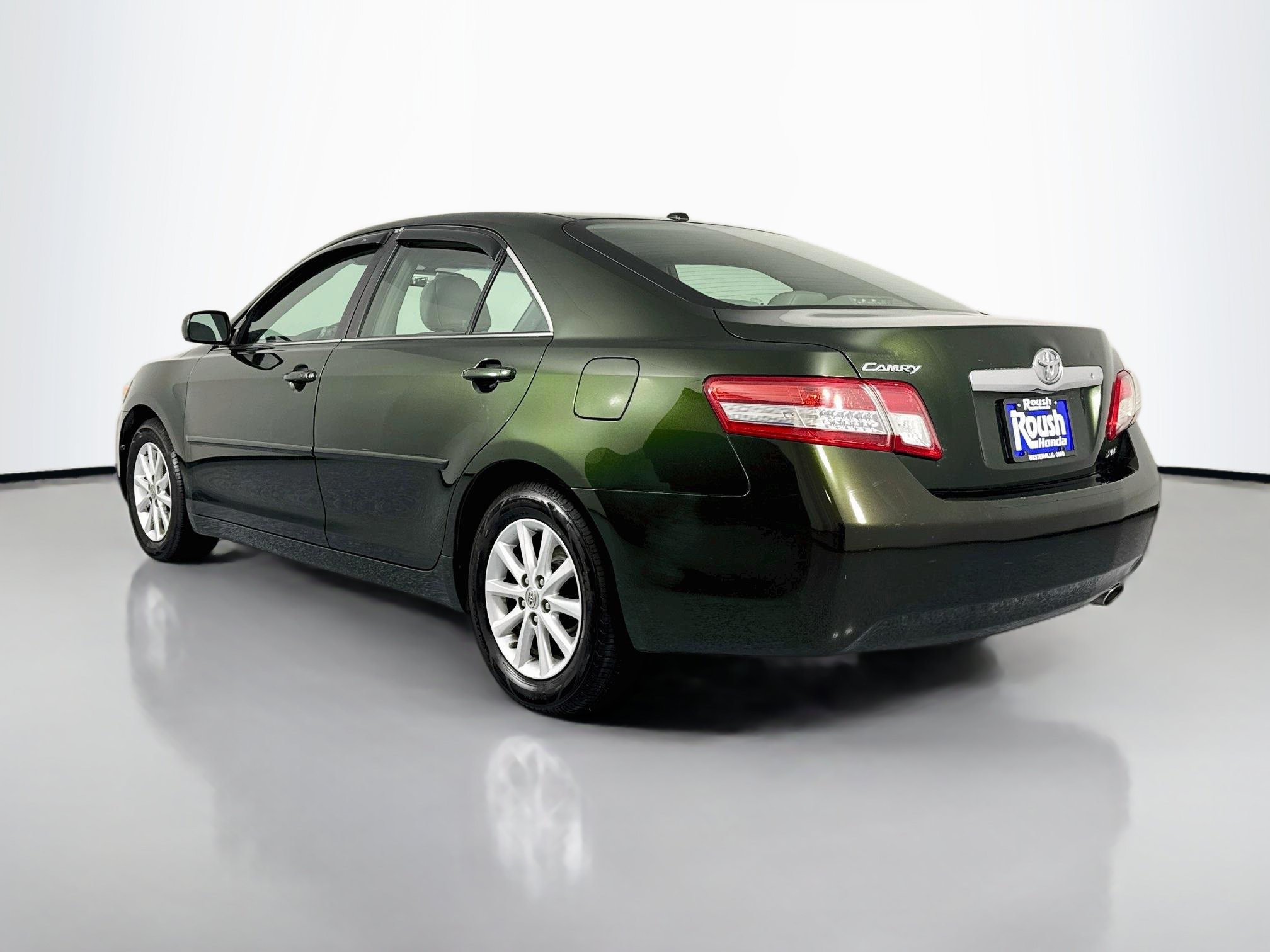 Used 2011 Toyota Camry XLE w/ XLE Extra-Value Pkg #2 FWD image 7