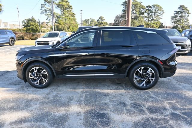 Used 2025 Lincoln Nautilus Premier image 2