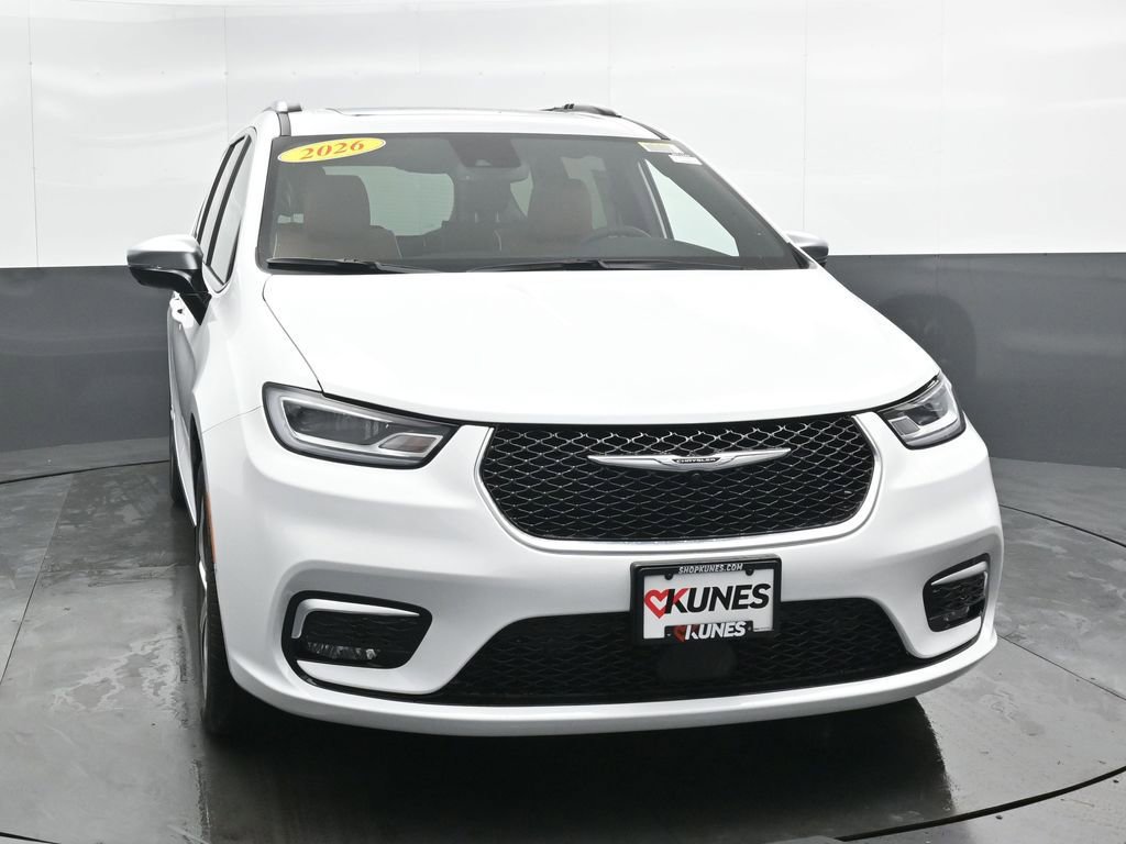 New 2026 Chrysler Pacifica Pinnacle w/ Trailer Tow Group AWD/4WD image 5
