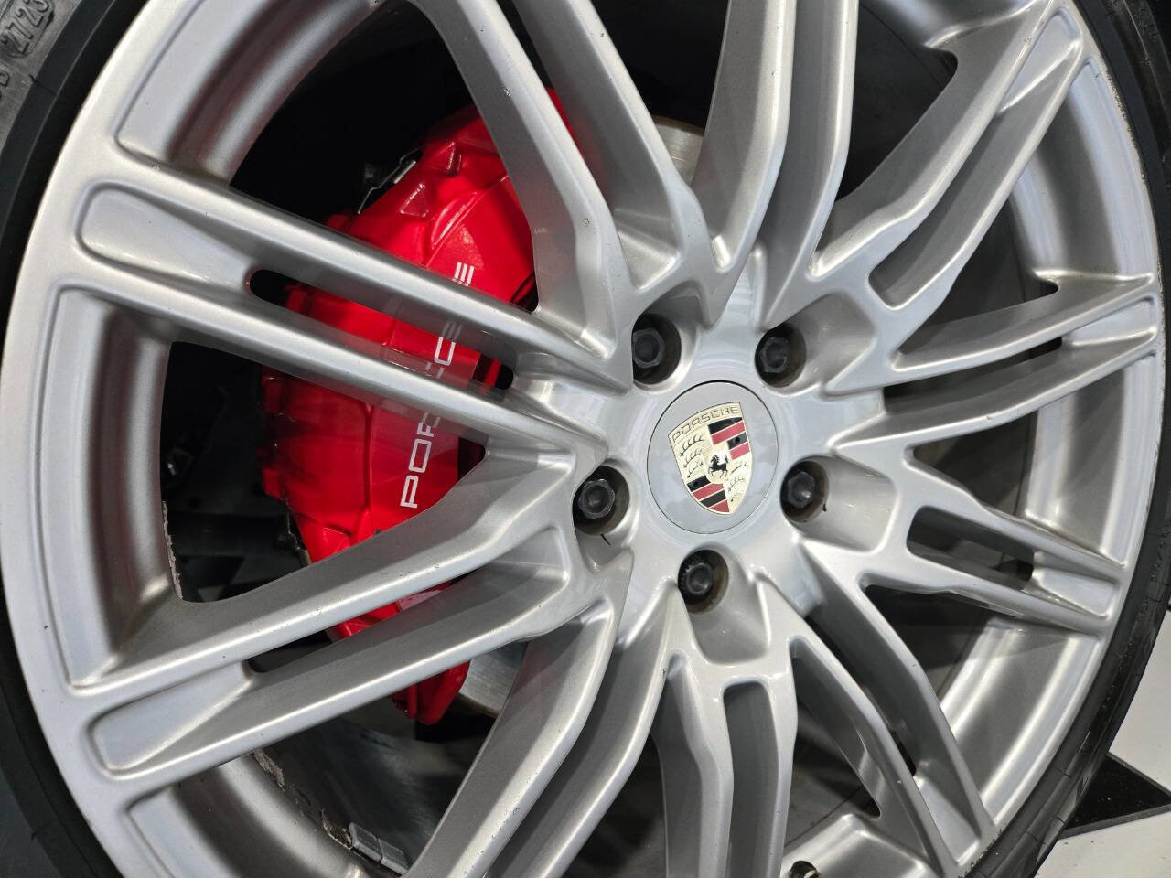 Used 2013 Porsche Cayenne GTS image 15