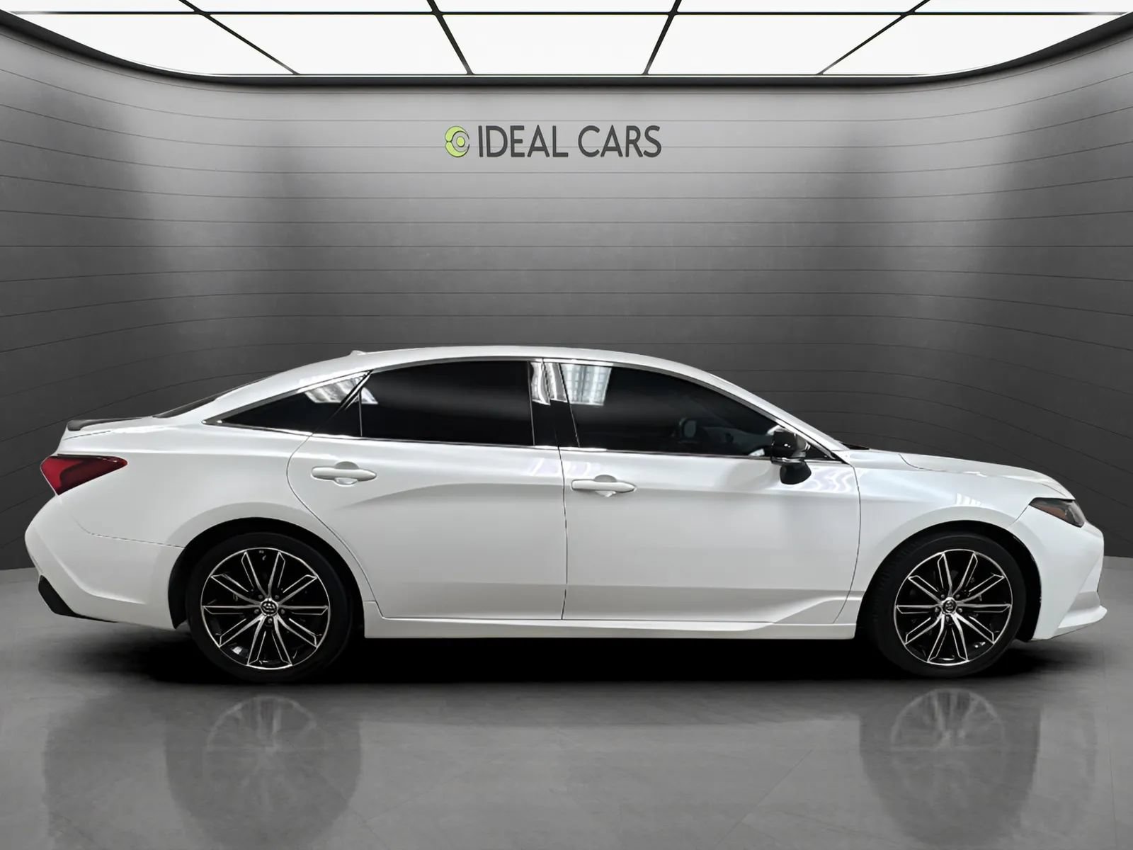 Used 2019 Toyota Avalon XSE w/ Carpet Mat Package FWD image 4