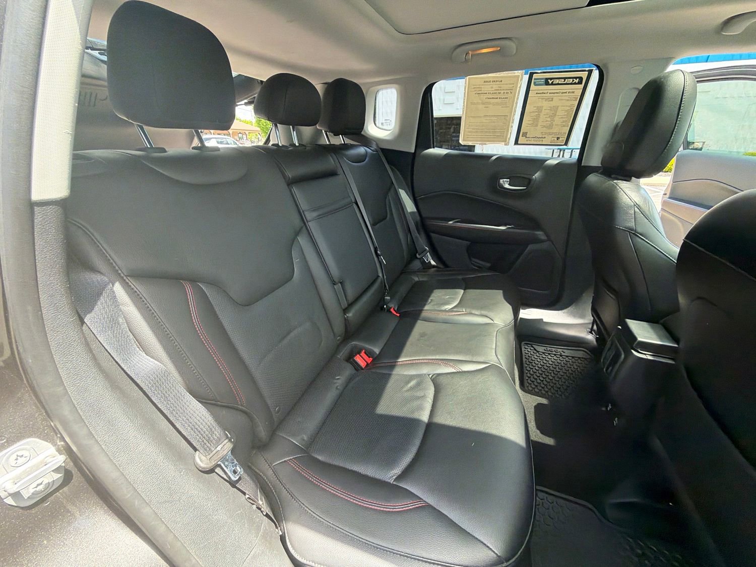 Used 2018 Jeep Compass Trailhawk w/ Leather Interior Group AWD/4WD image 25