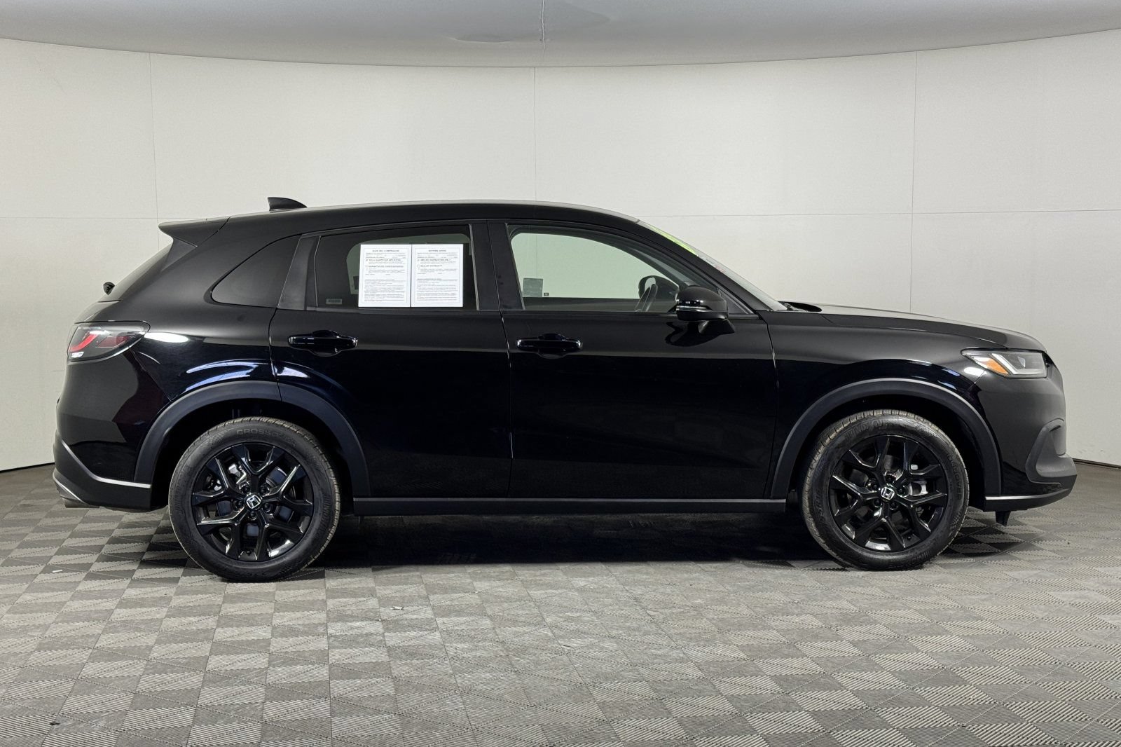 Used 2025 Honda HR-V Sport image 2