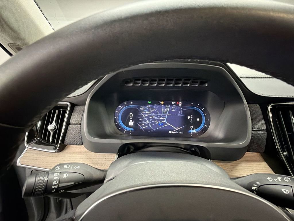 Used 2025 Volvo XC90 B6 Plus w/ Protection Package Premier image 11