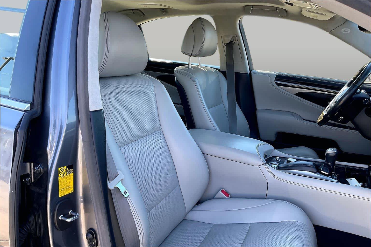 Used 2015 Lexus LS 460 AWD w/ Comfort Package image 9