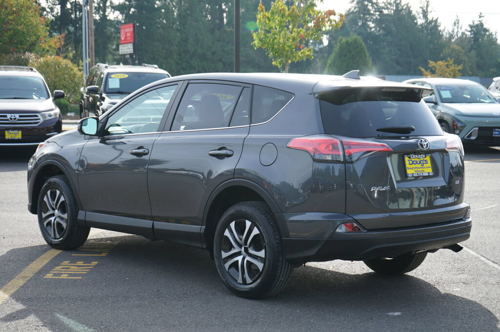 Used 2018 Toyota RAV4 LE w/ All Weather Liner Package FWD image 5