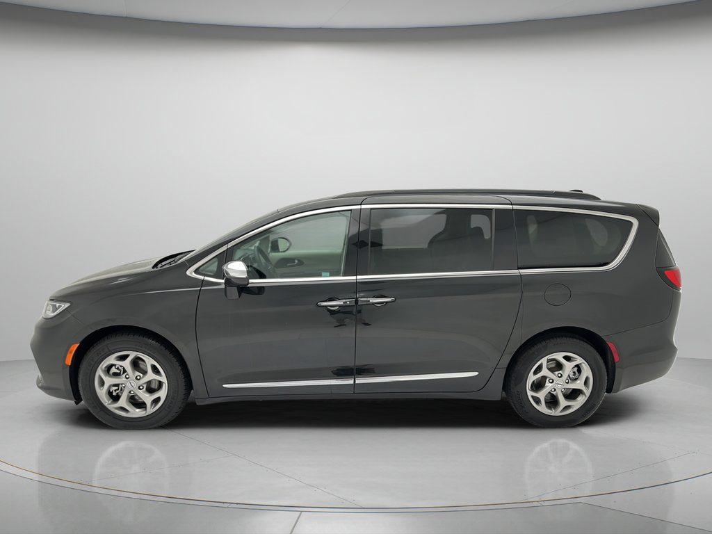 Used 2023 Chrysler Pacifica Limited FWD image 8