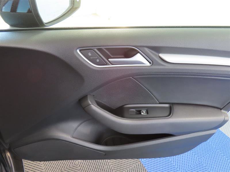 Used 2018 Audi A3 2.0T Premium image 33