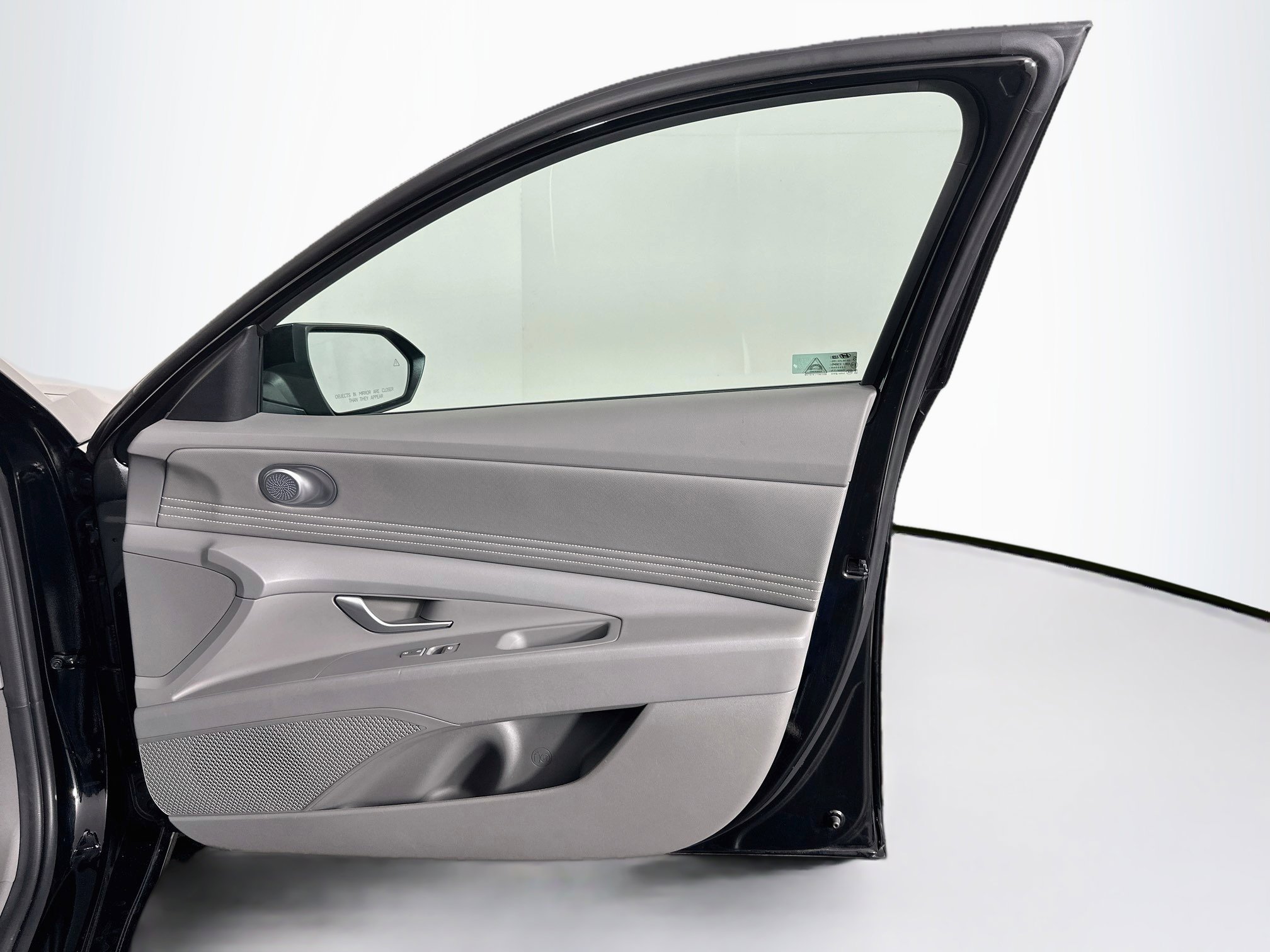 Used 2025 Hyundai Elantra SEL FWD image 33
