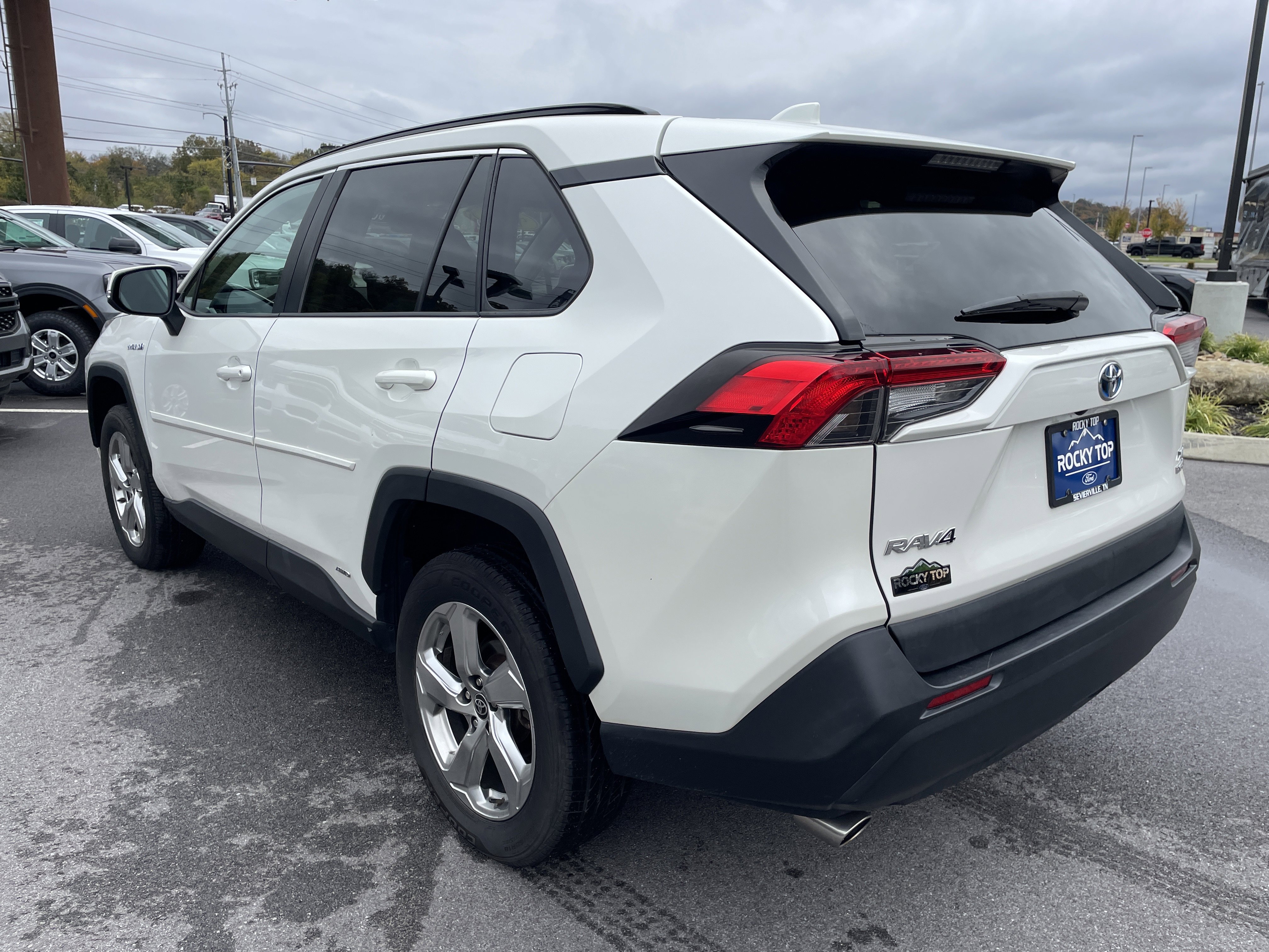 Used 2021 Toyota RAV4 XLE Premium image 7