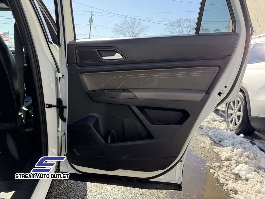 Used 2022 Volkswagen Atlas Cross Sport SE image 19