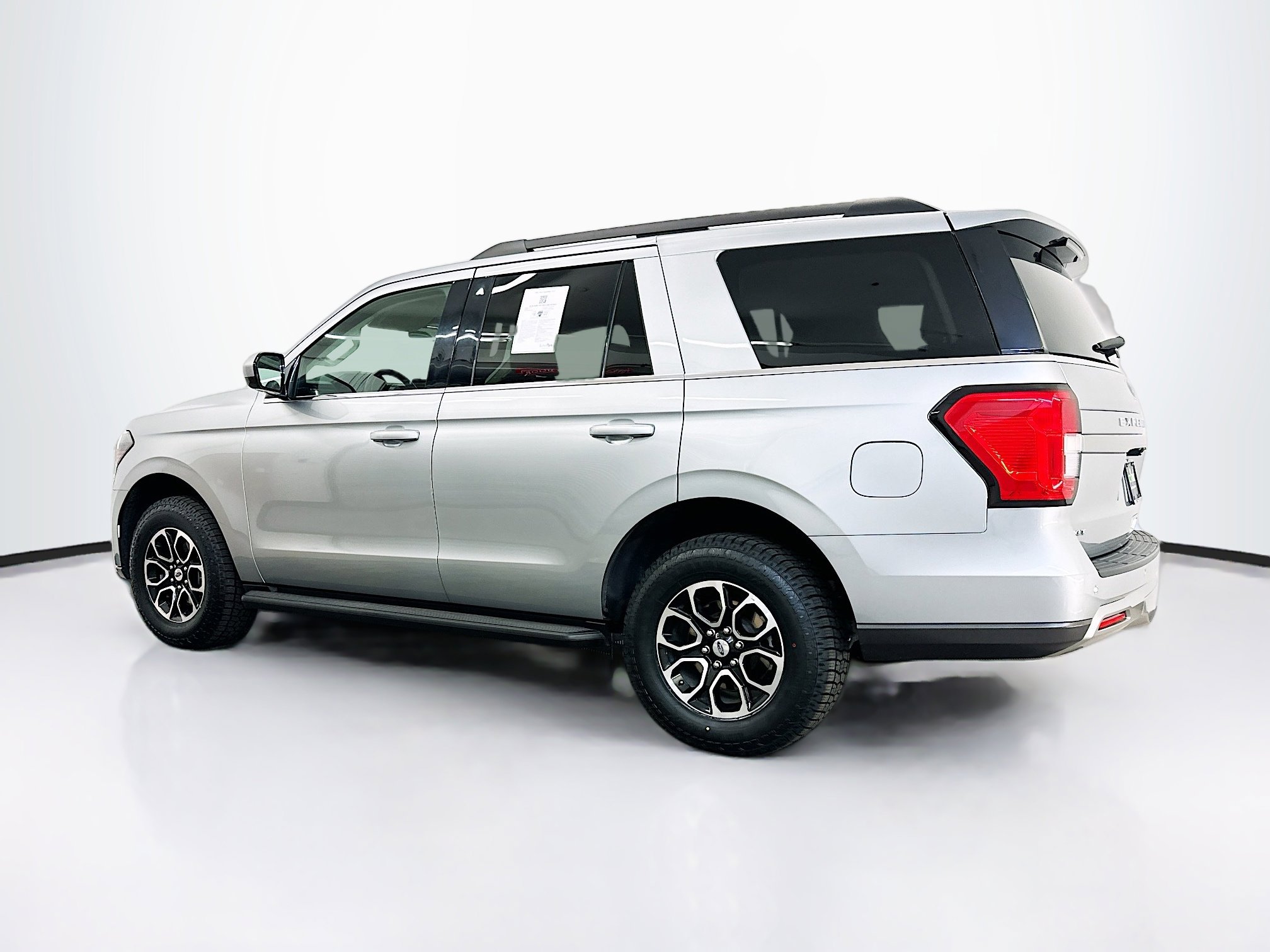 Used 2024 Ford Expedition XLT AWD/4WD image 5