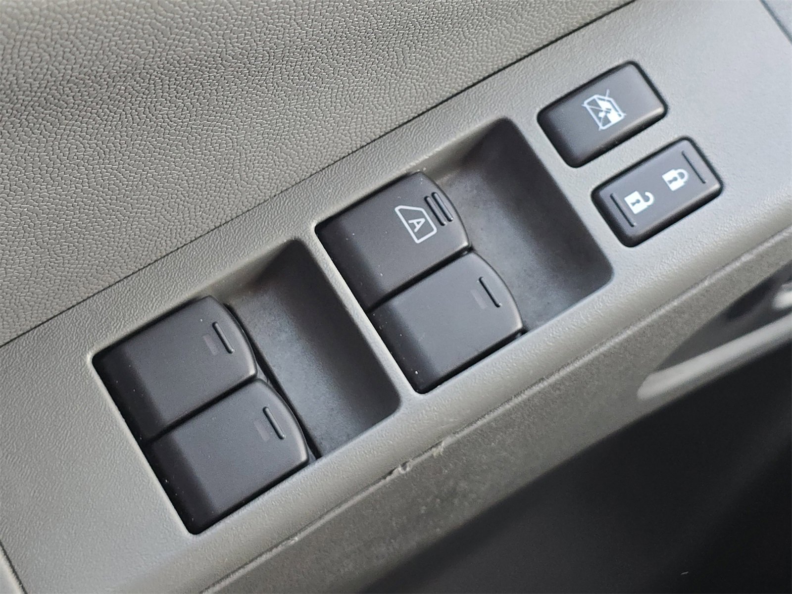 Used 2021 Nissan Frontier SV image 13