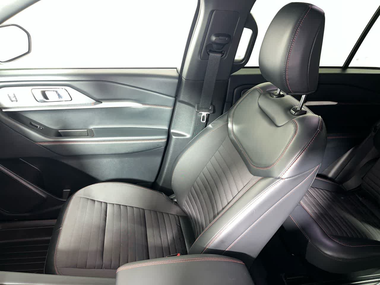 Used 2025 Ford Explorer ST-Line AWD/4WD image 27