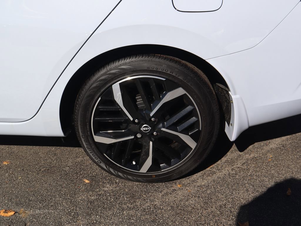 New 2025 Nissan Versa SR w/ Trunk Package image 9