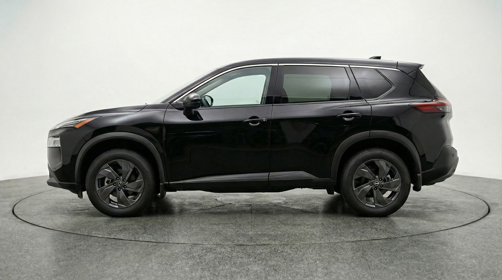 Used 2025 Nissan Rogue SV image 5