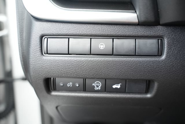 Used 2025 Nissan Rogue SV FWD image 33