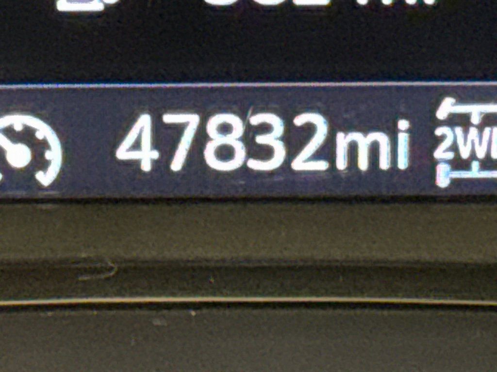 Used 2023 GMC Acadia SLT image 41