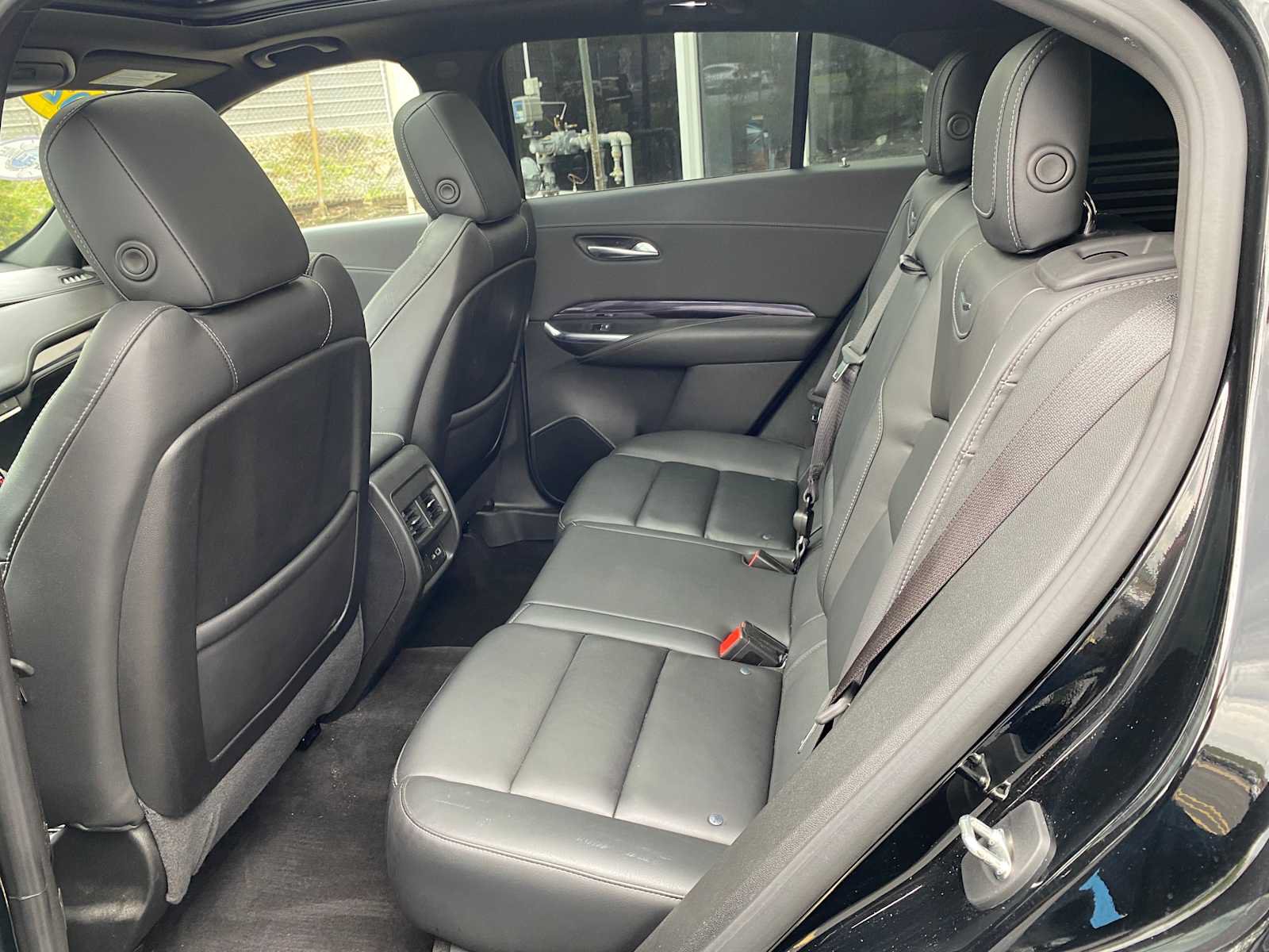 Used 2023 Cadillac XT4 Luxury w/ Cold Weather Package FWD image 11
