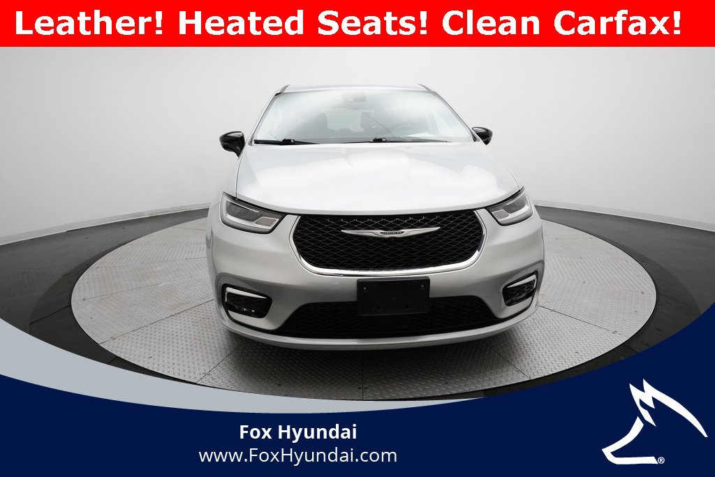 Used 2024 Chrysler Pacifica Touring-L image 11