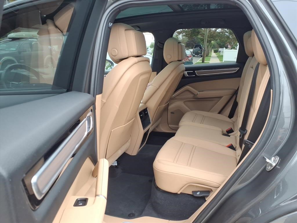 Used 2023 Porsche Cayenne S image 12